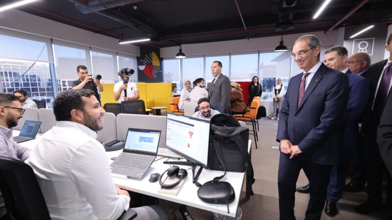 وزير الاتصالات يفتتح مركز التكنولوجيا والابتكار التابع لشركة “بى دبليو سى”PwC البريطانية بمصر باستثمارات 10 مليون دولار