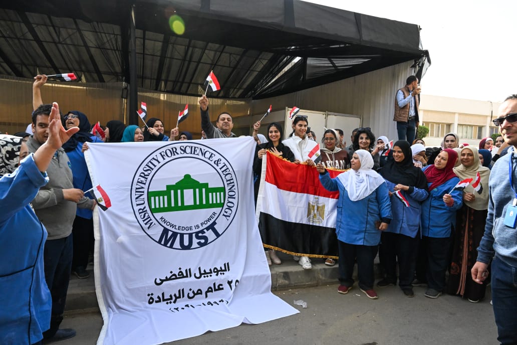 بالصور.. جامعة مصر للعلوم والتكنولوجيا تشارك فى ماراثون الانتخابات الرئاسية